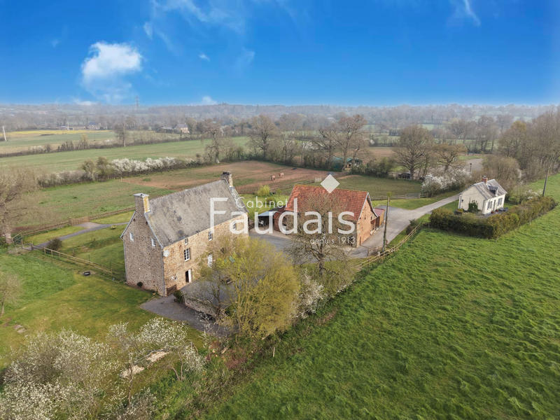 Propriété - 253 m² - 9 pièces