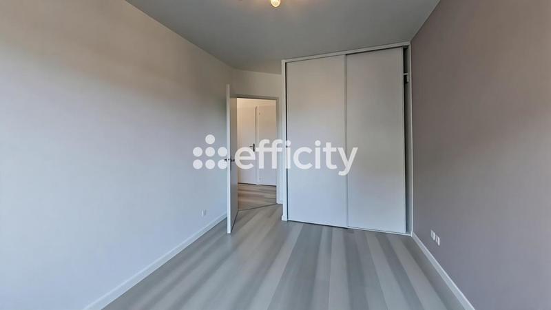 Appartement - 93 m² - 5 pièces
