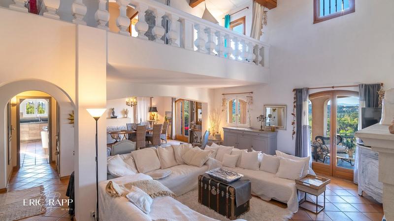 Maison - 222 m² - 7 pièces