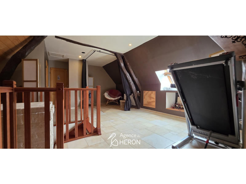 Maison - 217 m² - 6 pièces