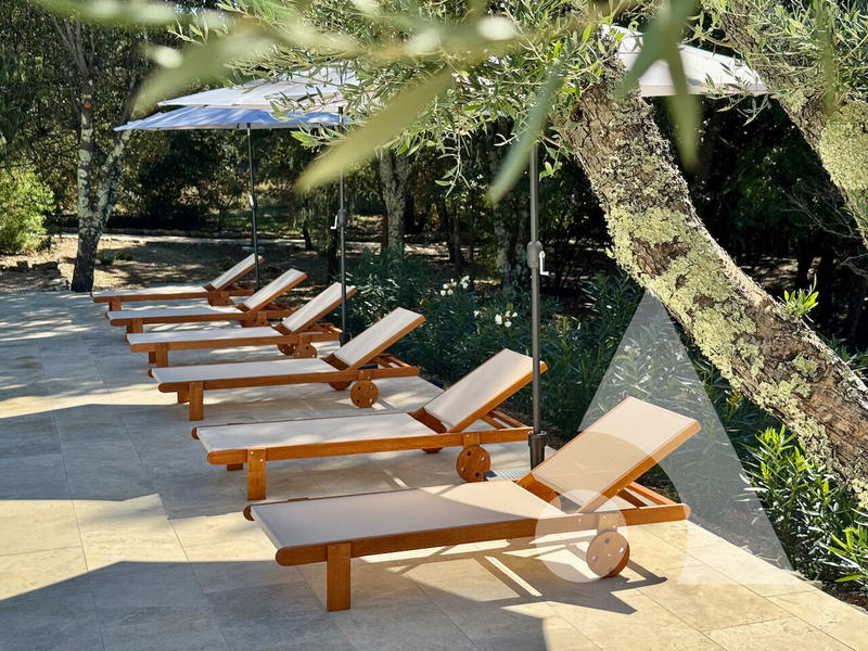 Maison - 350 m² - 12 pièces