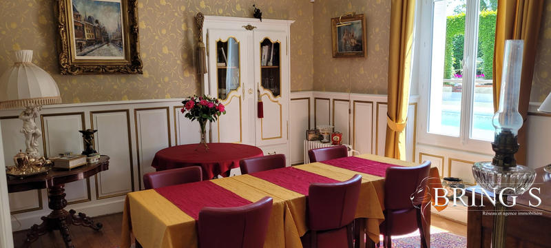 Maison - 222 m² - 9 pièces