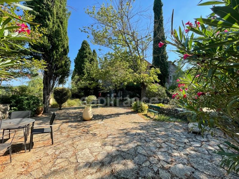 Mas - 500 m² - 11 pièces