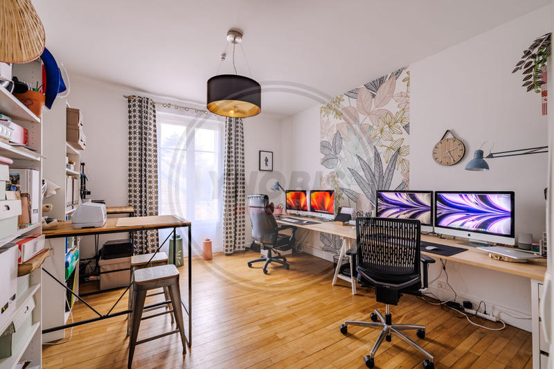 Maison - 351 m² - 13 pièces