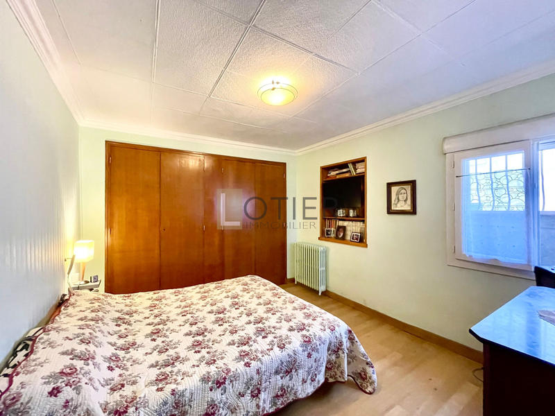 Maison - 240 m² - 8 pièces