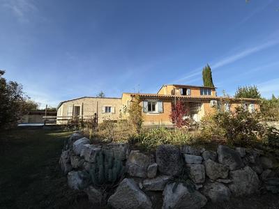 Maison - 192 m² - 7 pièces