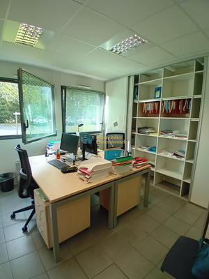 Bureau - 111 m² - 5 pièces