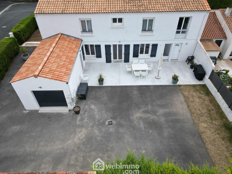 Maison - 239 m² - 11 pièces
