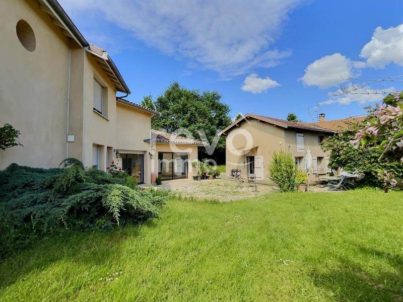 Maison - 223 m² - 8 pièces