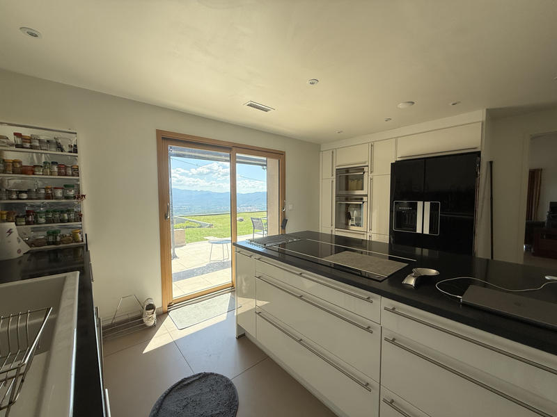 Maison - 250 m² - 9 pièces