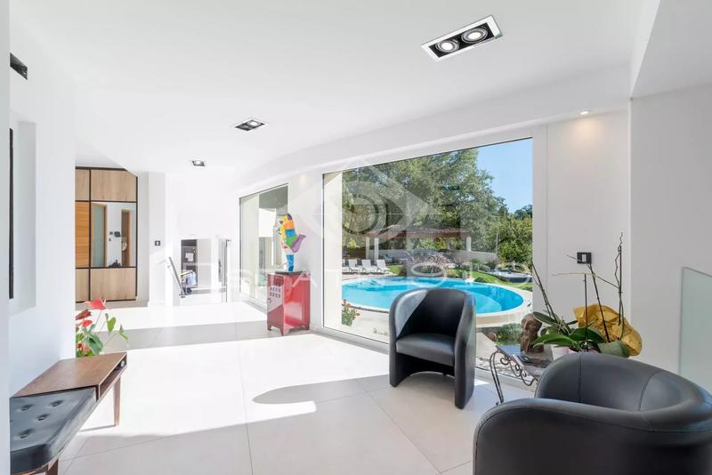 Villa - 400 m² - 8 pièces