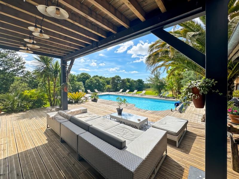 Maison - 408 m² - 12 pièces