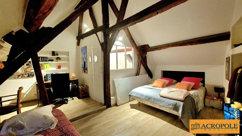 Maison - 240 m² - 9 pièces