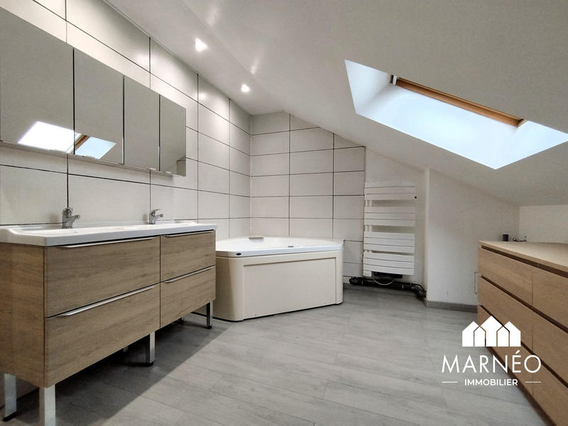 Maison - 235 m² - 9 pièces