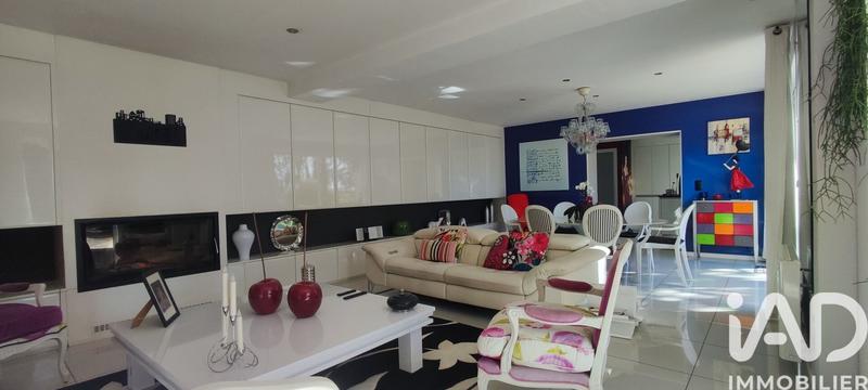 Maison - 277 m² - 9 pièces