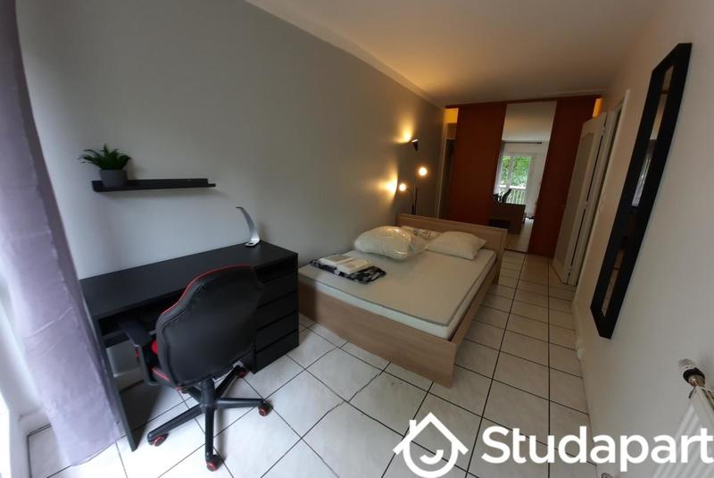 Chambre - 11 m² - 1 pièce