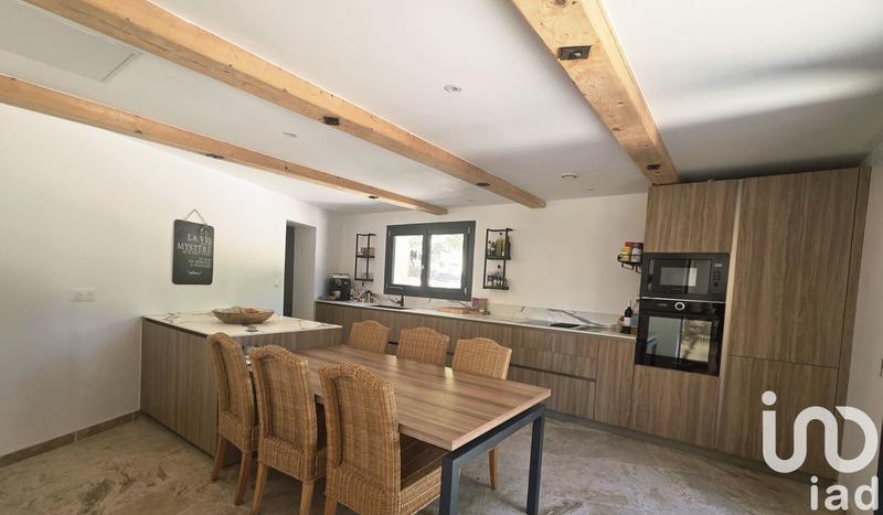 Maison - 240 m² - 8 pièces