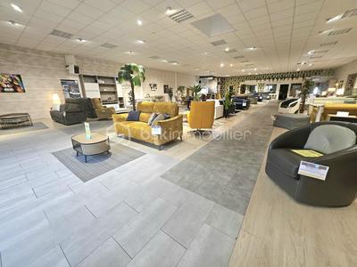 Local d'activité / Entrepôt - 1 930 m² - 5 pièces