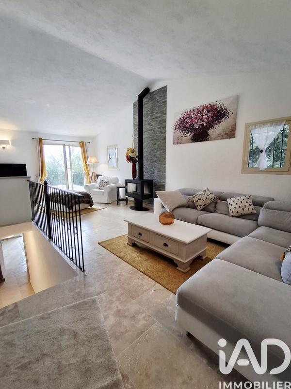 Maison - 210 m² - 7 pièces