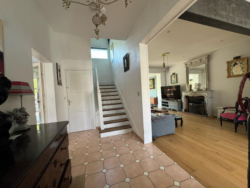 Maison - 204 m² - 8 pièces