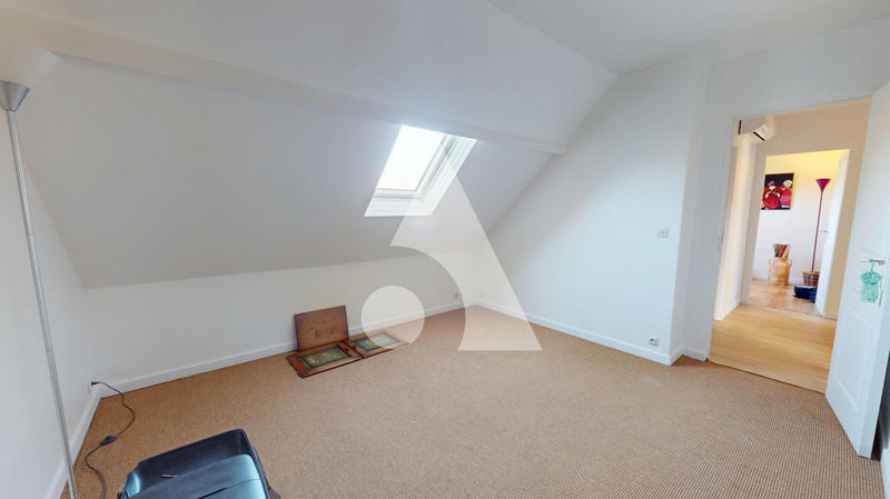 Maison - 103 m² - 7 pièces