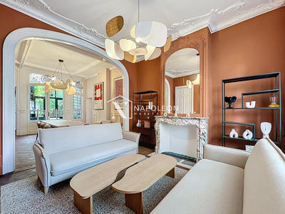 Maison - 252 m² - 10 pièces