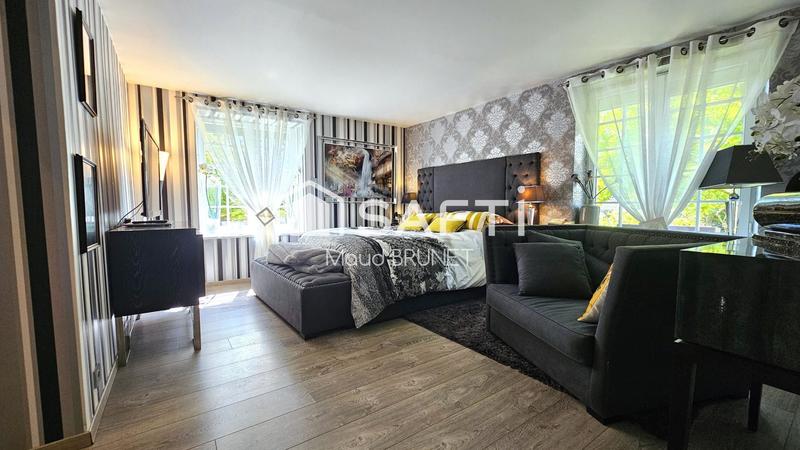 Maison - 337 m² - 11 pièces