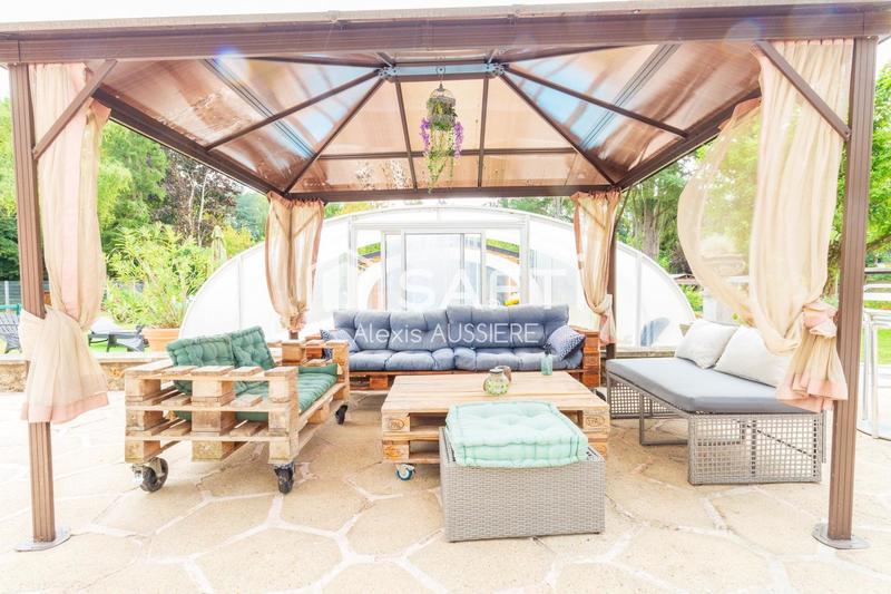 Maison - 384 m² - 12 pièces