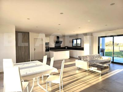 Maison - 145 m² - 5 pièces