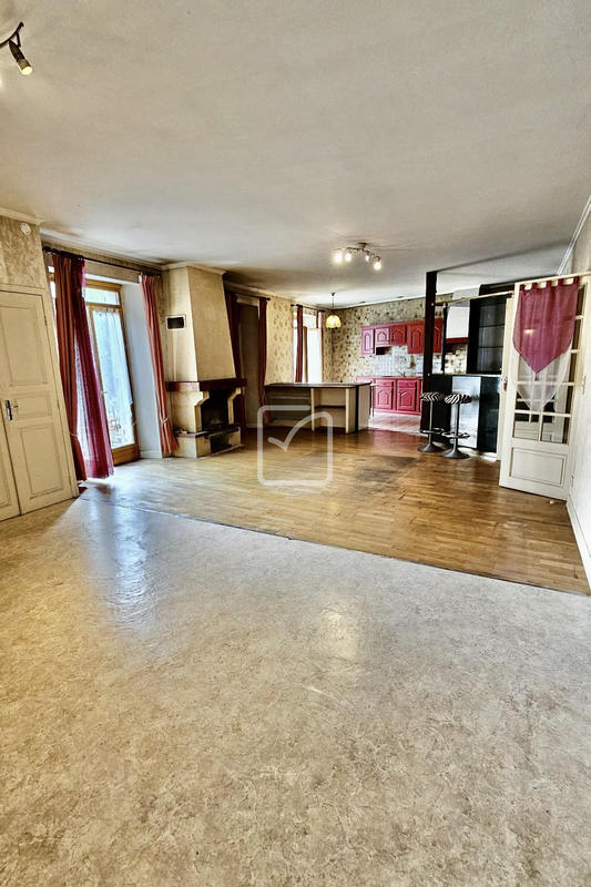 Maison - 180 m² - 5 pièces