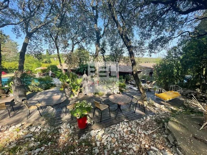 Propriété - 740 m² - 22 pièces