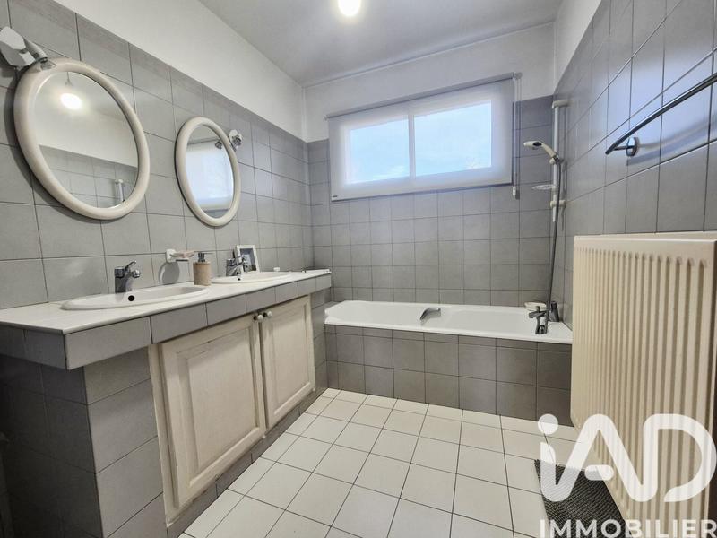 Maison - 244 m² - 6 pièces