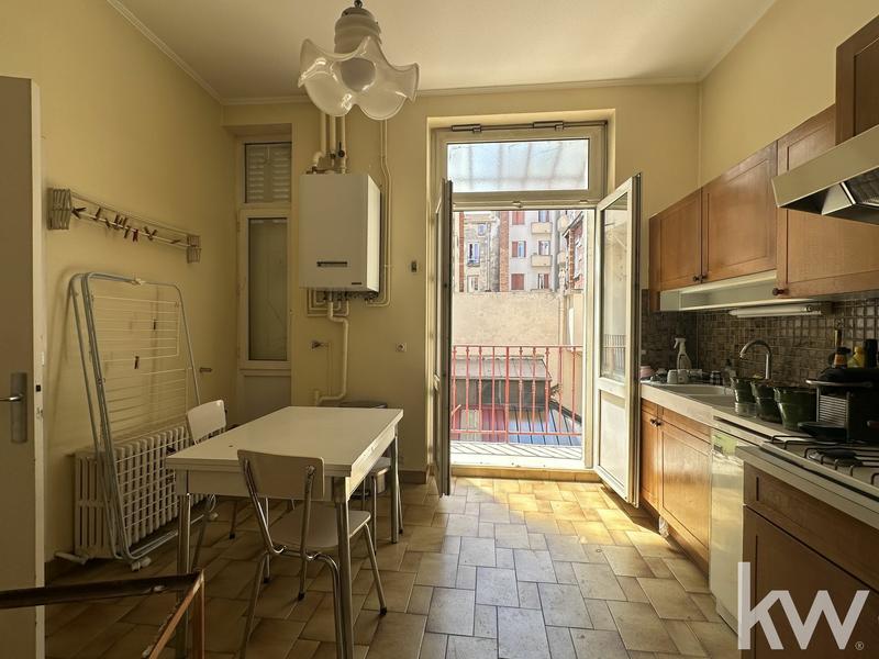 Appartement - 204 m² - 6 pièces