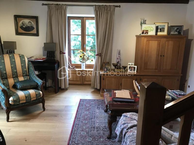 Propriété - 251 m² - 9 pièces