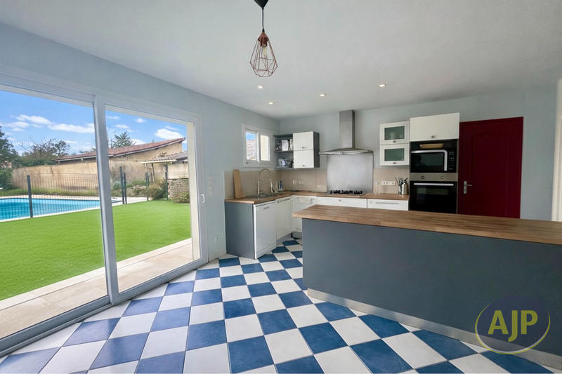 Maison - 166 m² - 7 pièces