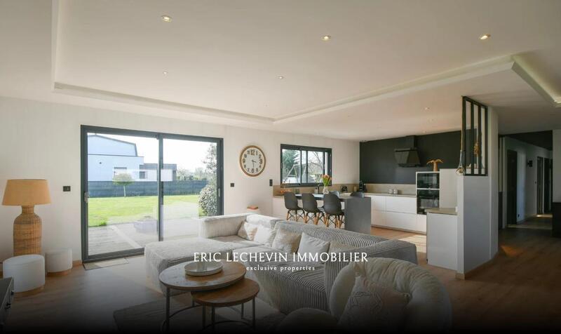 Maison - 270 m² - 9 pièces