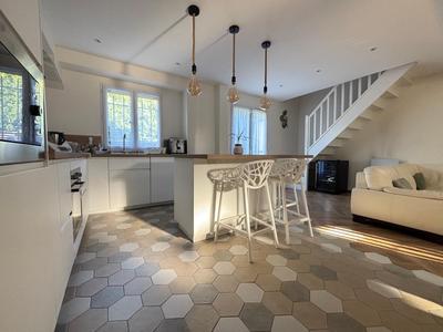 Maison - 108 m² - 6 pièces