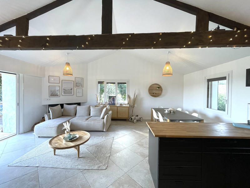 Maison - 210 m² - 6 pièces