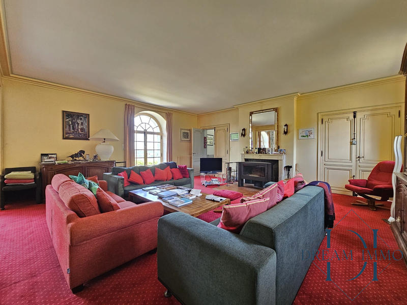 Maison - 420 m² - 11 pièces