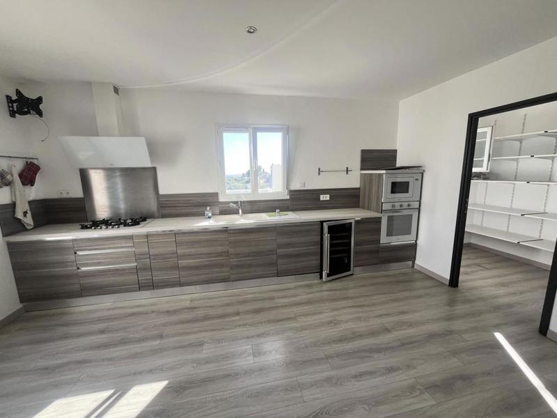 Propriété - 305 m²