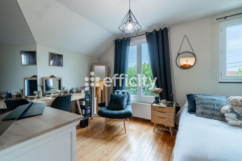 Maison - 137 m² - 6 pièces