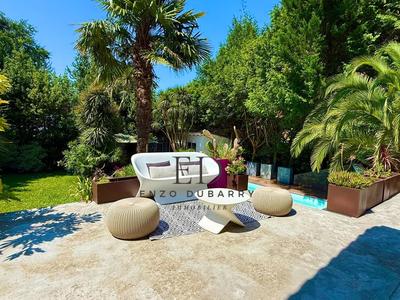 Maison - 301 m² - 9 pièces