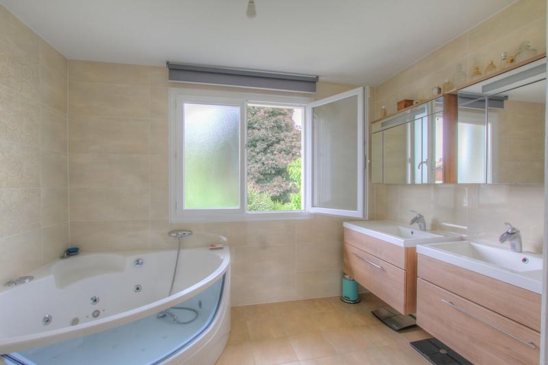 Maison - 204 m² - 6 pièces