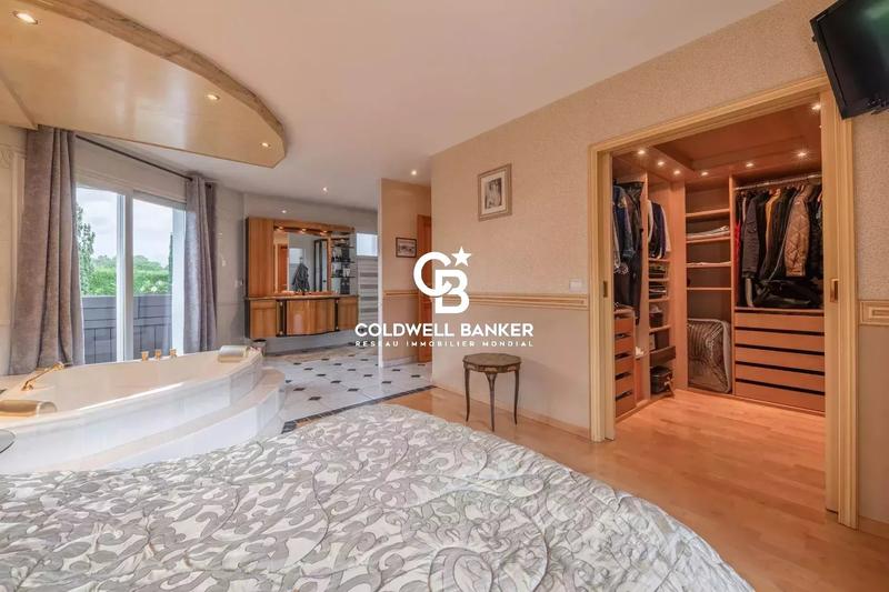 Maison - 285 m² - 6 pièces