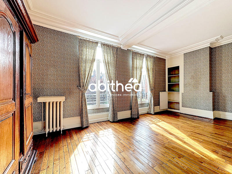 Maison - 328 m² - 10 pièces