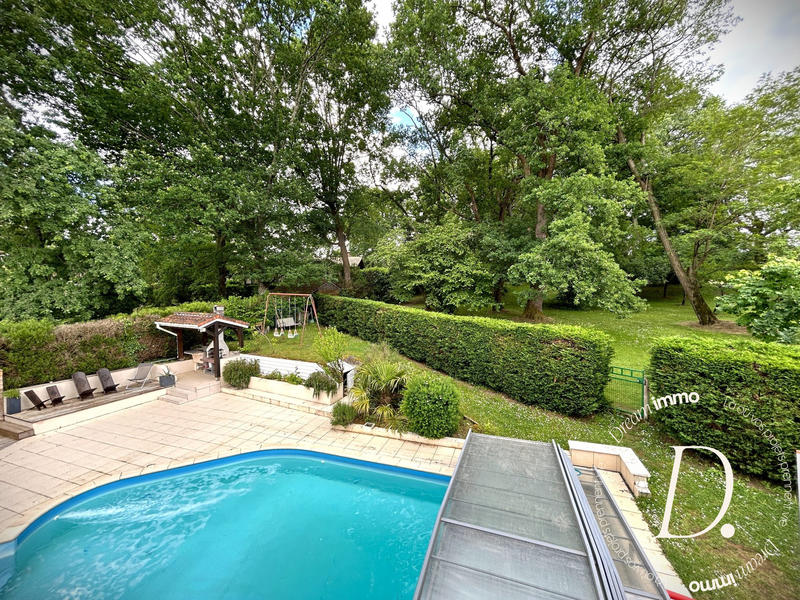 Maison traditionnelle - 143 m² - 5 pièces