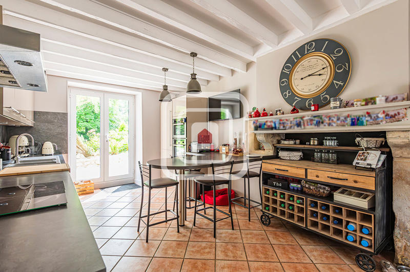 Maison - 350 m² - 8 pièces