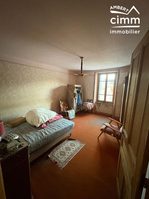 Maison - 111 m² - 8 pièces