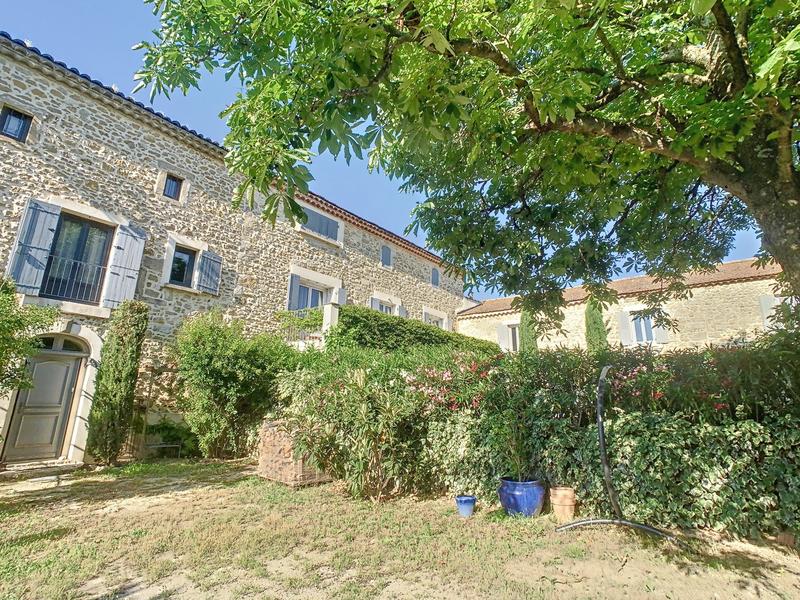 Maison - 467 m² - 10 pièces