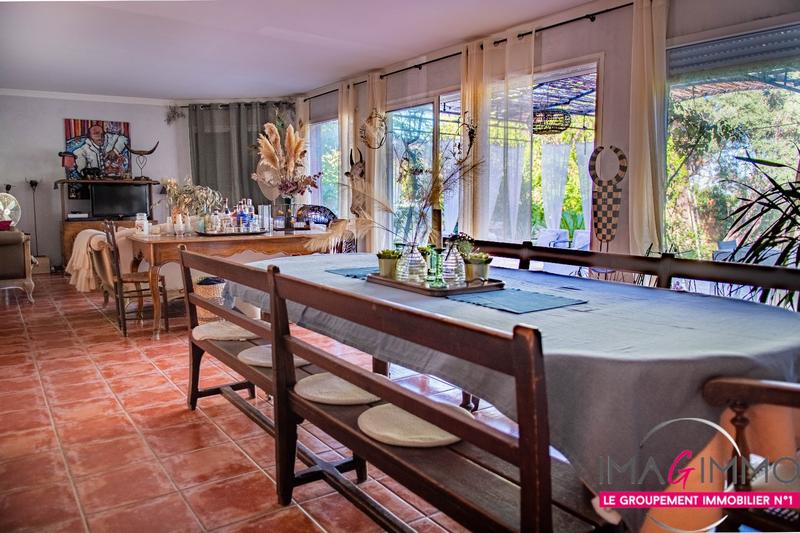 Maison - 213 m² - 6 pièces